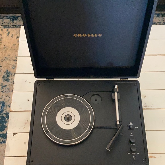 Crosley Anthology Vintage 3 Speed Turntable- like new!!